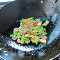 辣椒香干火腿片的做法