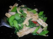 烧肉腐竹炒芥菜的做法