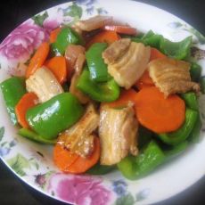 胡萝卜青椒炒肉片的做法 胡萝卜青椒炒肉片的做法