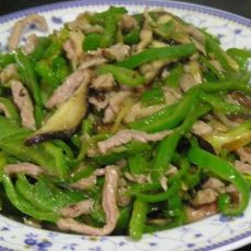 青椒香菇炒肉丝的做法 青椒香菇炒肉丝的做法