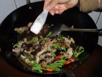 黑木耳炒肉丝的做法