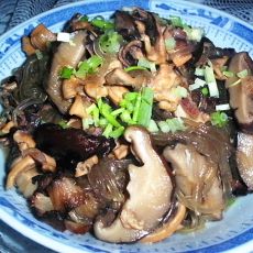 香菇墨鱼炖粉丝的做法 香菇墨鱼炖粉丝的做法