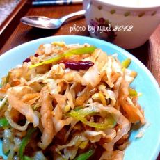 尖椒肉丝炒酸菜(酸圆白菜)的做法 尖椒肉丝炒酸菜(酸圆白菜)的做法