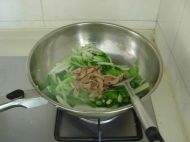里脊奶白菜的做法