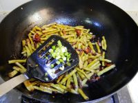 酸豆角干煸五花肉丝的做法