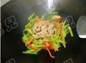 简单家常菜之香芹肉丝的做法