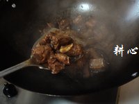 猪脚筋排骨焖香菇的做法