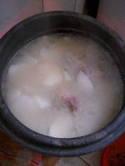萝卜煨筒骨的做法