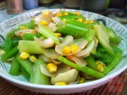 粟米百合炒西芹的做法