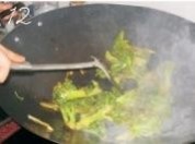 老干妈酱炒西兰花的做法