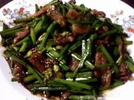 家常菜--蚝油韭台炒肉的做法