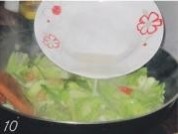 腊肉炒手撕包菜的做法