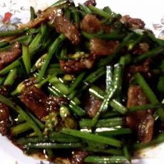 家常菜--蚝油韭台炒肉的做法 家常菜--蚝油韭台炒肉的做法
