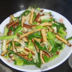 大蒜叶炒茶干的做法 大蒜叶炒茶干的做法