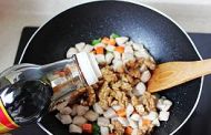 桃仁鸡丁—美味补脑小食的做法