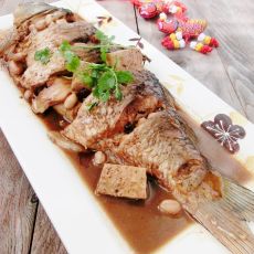 花生冻豆腐炖鱼的做法 花生冻豆腐炖鱼的做法