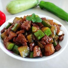 肉丁烧西葫芦的做法 肉丁烧西葫芦的做法