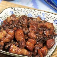 梅菜焖五花腩的做法 梅菜焖五花腩的做法