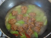 莴苣烧肉圆的做法