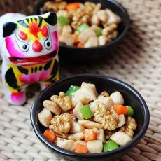 桃仁鸡丁—美味补脑小食的做法