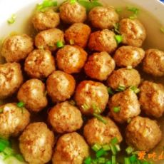 汆牛肉丸子的做法 汆牛肉丸子的做法