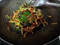 茭白木耳炒肉丝的做法