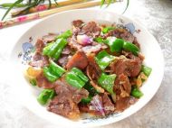 家常青椒回锅牛肉的做法