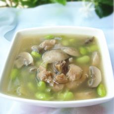 鸡肉蘑菇毛豆汤的做法 鸡肉蘑菇毛豆汤的做法