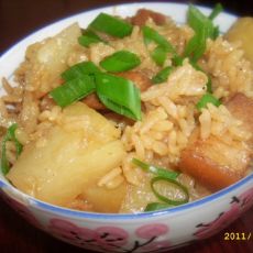 土豆五花肉煲仔饭的做法 土豆五花肉煲仔饭的做法