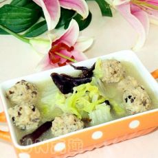 白菜木耳炖肉丸的做法 白菜木耳炖肉丸的做法