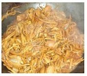黄花菜烧猪肉的做法
