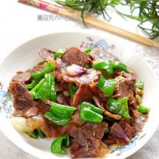 家常青椒回锅牛肉的做法 家常青椒回锅牛肉的做法