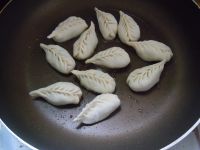柳叶煎饺的做法