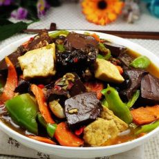鱼香肉末黑白豆腐的做法 鱼香肉末黑白豆腐的做法