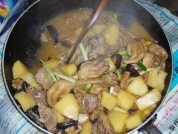香菇土豆炖小鸡的做法