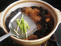 豆腐黑木耳炖咸青鱼的做法