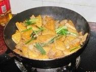 五花肉烧豆腐的做法