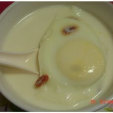 牛奶枸杞炖蛋的做法