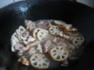 莲藕肉片的做法