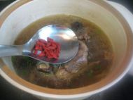 峨参香菇炖乳鸽的做法