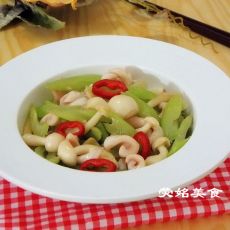 芹菜炒鱿鱼的做法 芹菜炒鱿鱼的做法
