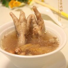 红参花生煲鸡脚的做法