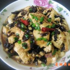 黑木耳炖豆腐的做法 黑木耳炖豆腐的做法