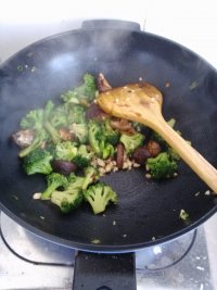 蒜蓉香菇西兰花的做法