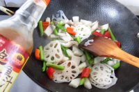 家乡荷塘炒双菇的做法