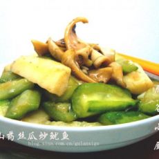 一款瘦身又丰胸菜---山药丝瓜炒鱿鱼的做法