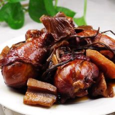 红烧鸡腿茶树菇的做法
