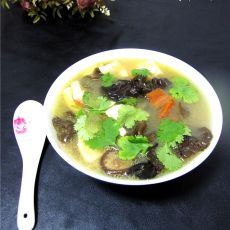 香菇木耳豆腐汤的做法 香菇木耳豆腐汤的做法