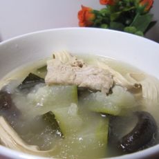 香菇排骨带皮冬瓜汤的做法