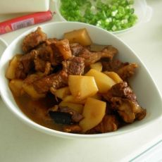 红焖牛肉土豆的做法